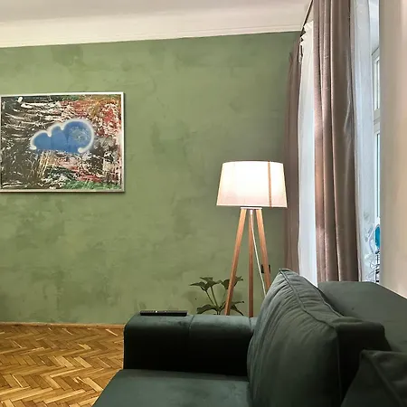 Art On Kylisha Str *