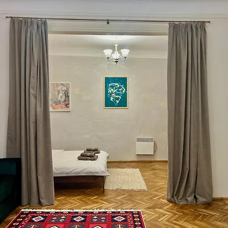 Апартаменты Art On Kylisha Str