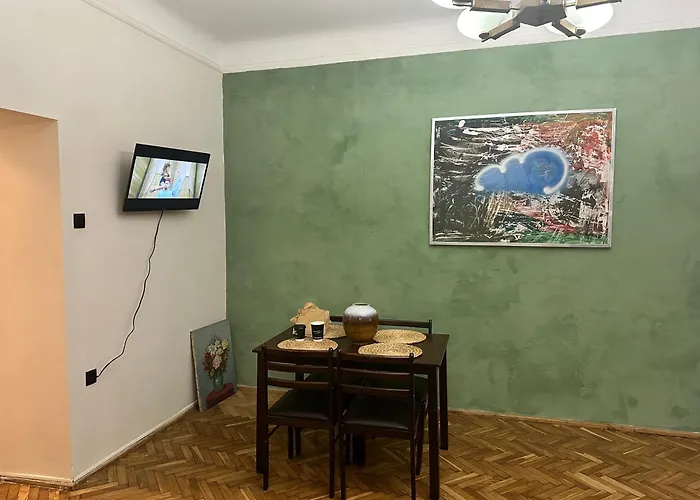 Art On Kylisha Str Apartment