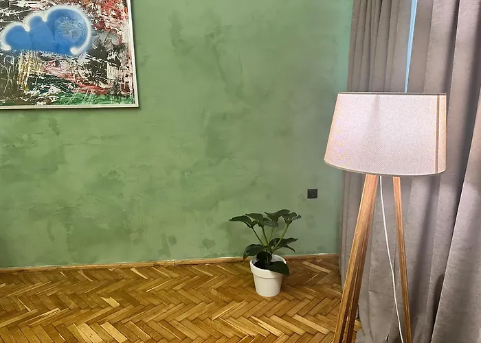 Art On Kylisha Str *